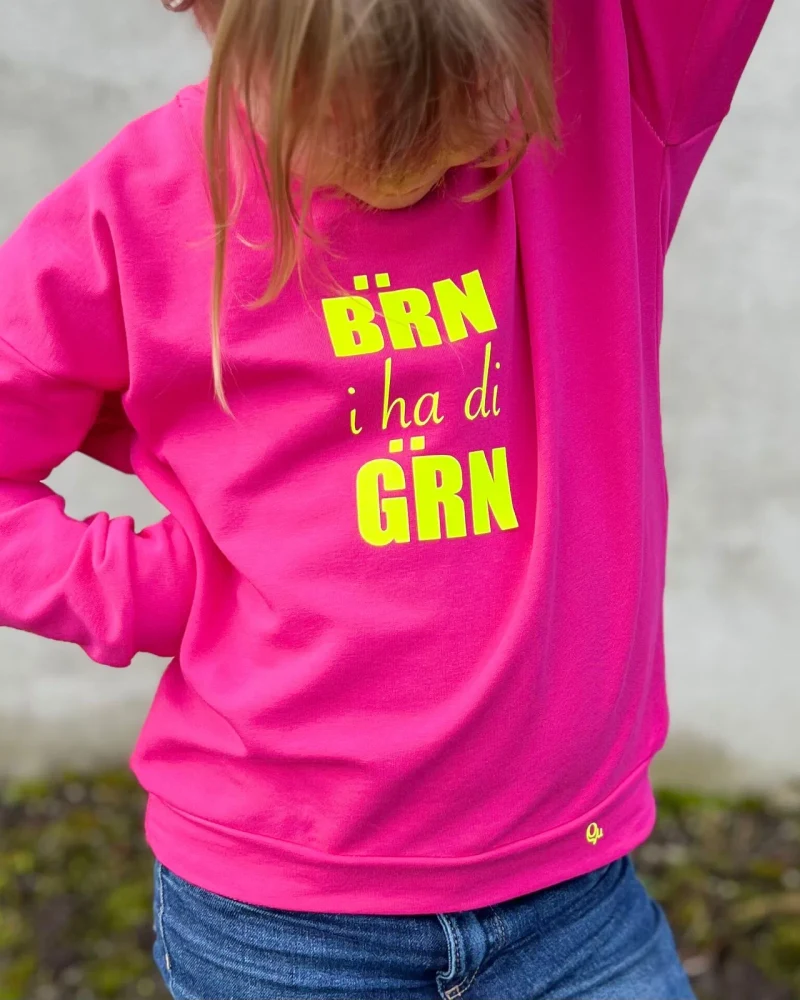 Pinker Pullover mit dem originalen Schriftzug Bärn i ha di gärn