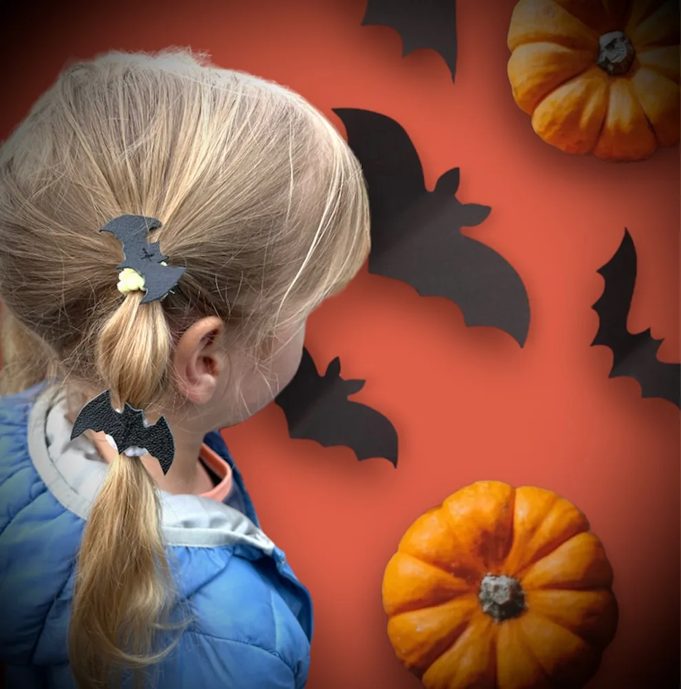 Fledermaus-Haargummi als schnelles Halloween-DIY